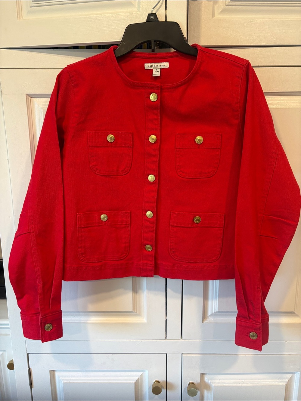NEW Free Assembly Collarless Red Gold Button Short Denim Jacket - Picture 4 of 8